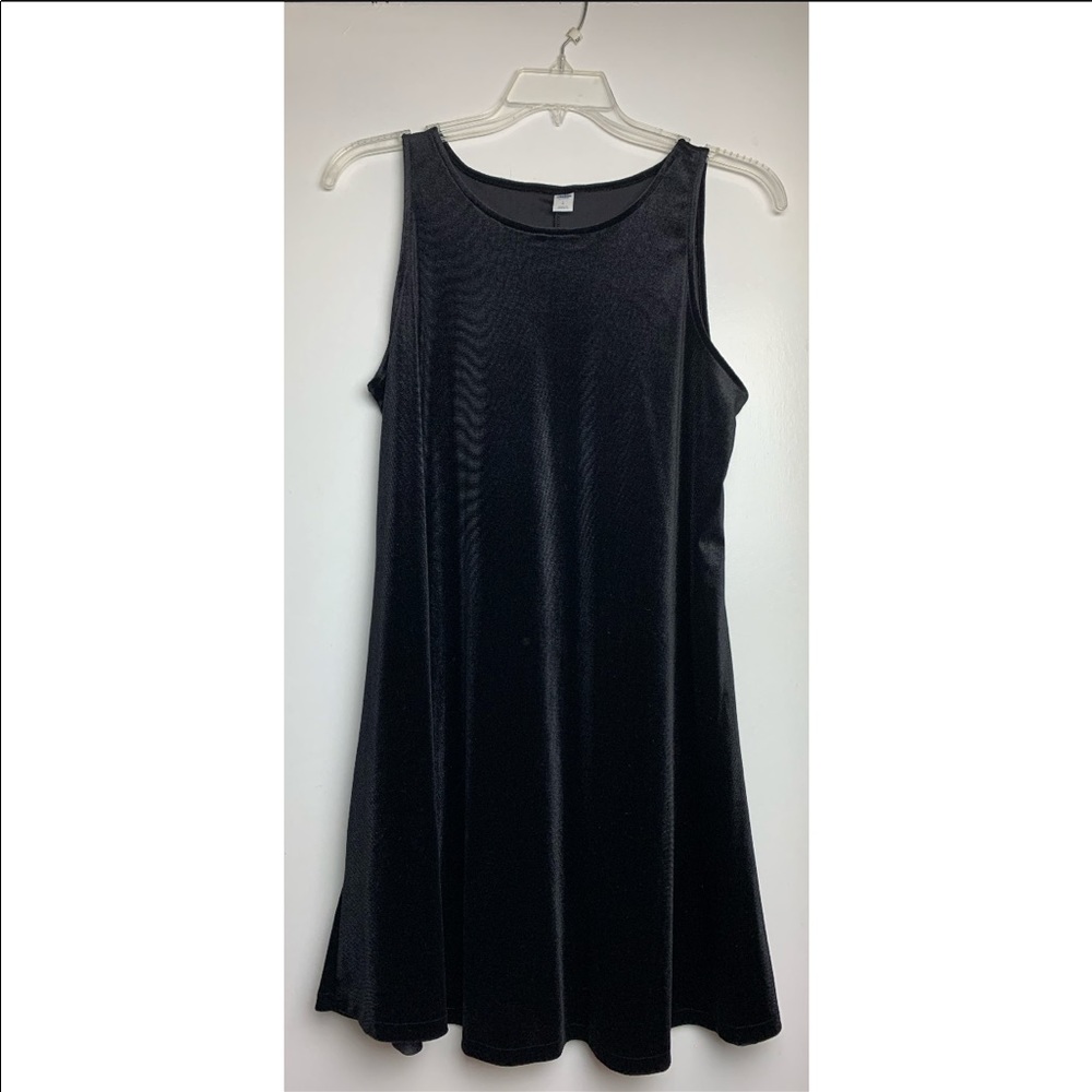 Black Old Navy velvet cocktail dress